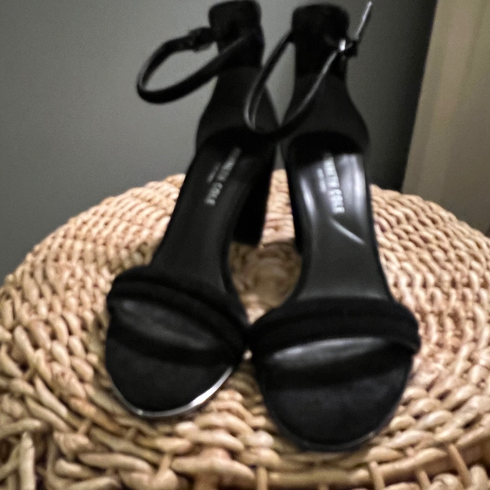Kenneth Cole sandals